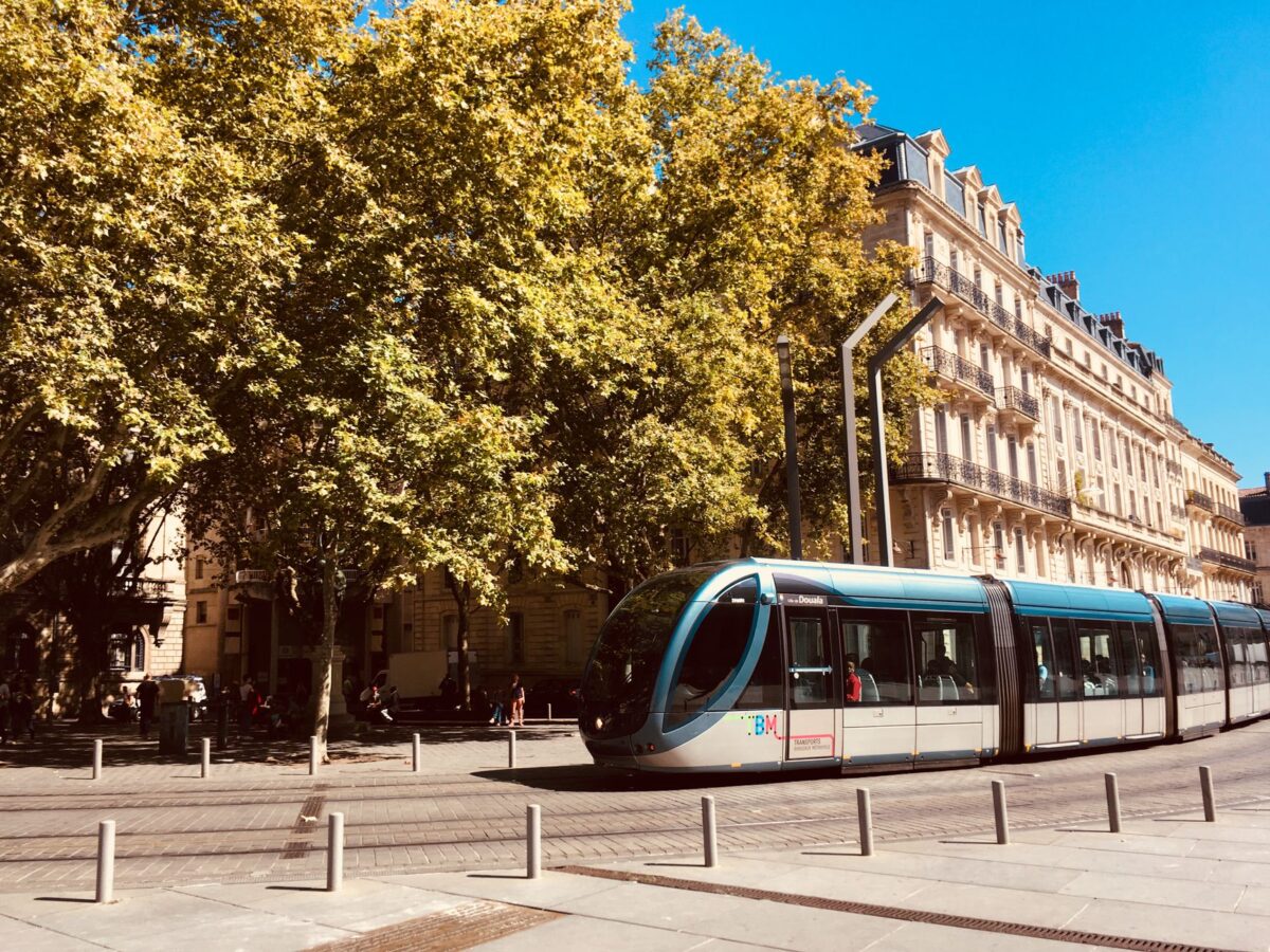 avenue roger secrétain stationnement place public